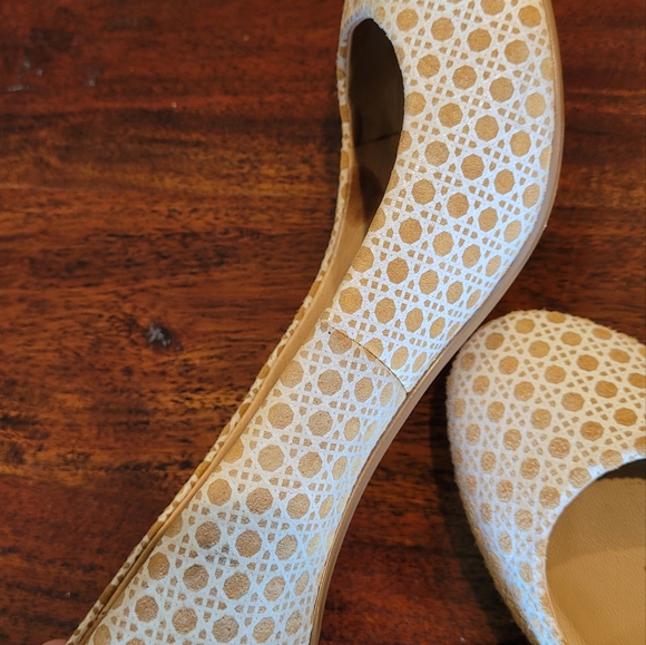 Shoes - Picture 6 of 8